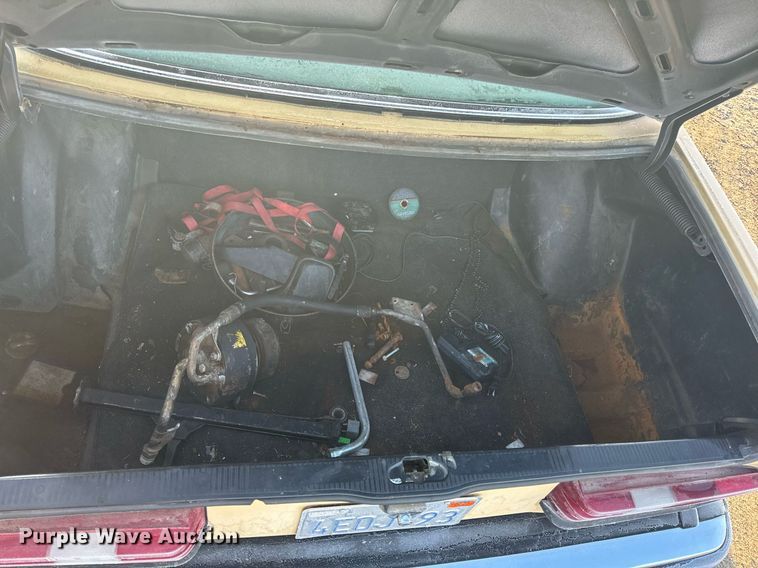 image for item NM9203 1983 Mercedes Benz 240D