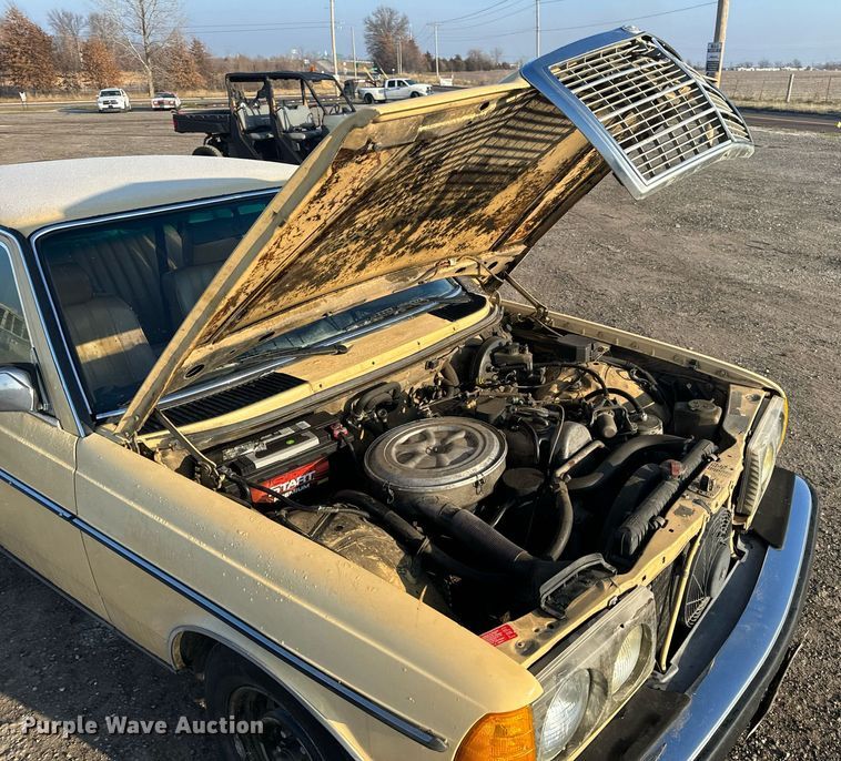 image for item NM9203 1983 Mercedes Benz 240D