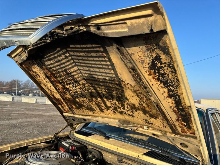 image for item NM9203 1983 Mercedes Benz 240D