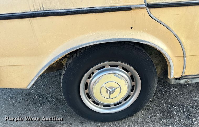 image for item NM9203 1983 Mercedes Benz 240D