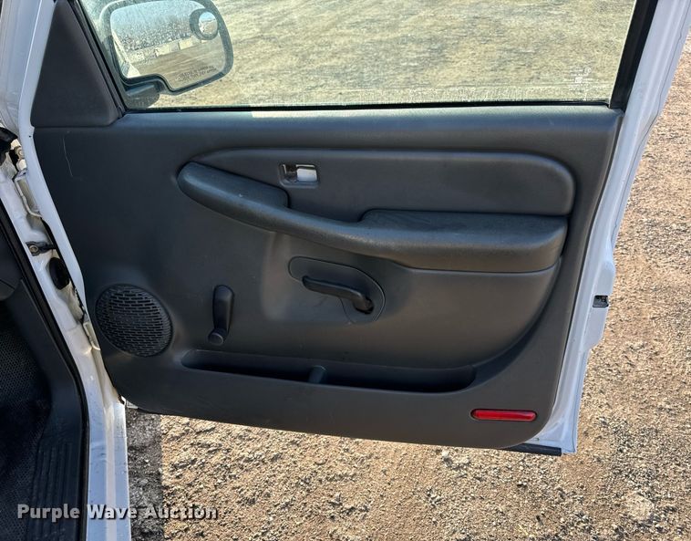 image for item NM9204 2003 Chevrolet Silverado 1500  pickup truck