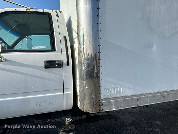 image for item NM9205 2000 Chevrolet C6500  box truck