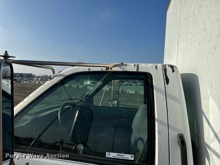 image for item NM9205 2000 Chevrolet C6500  box truck
