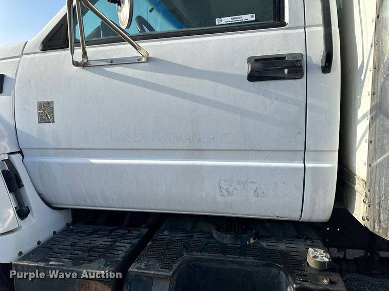 image for item NM9205 2000 Chevrolet C6500  box truck