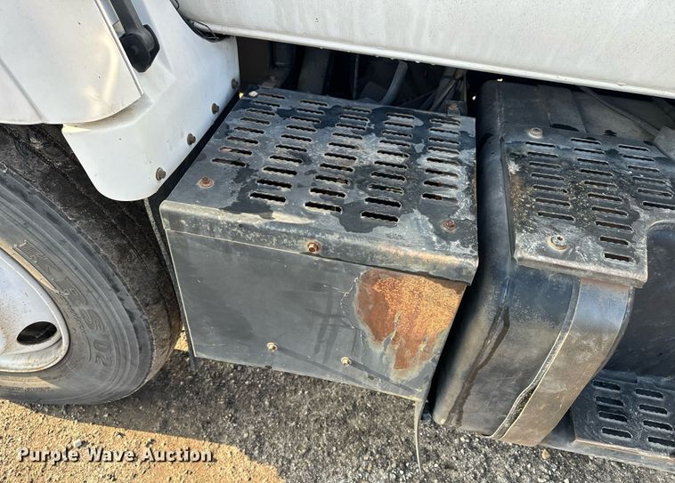 image for item NM9205 2000 Chevrolet C6500  box truck