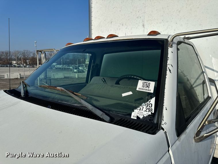 image for item NM9205 2000 Chevrolet C6500  box truck