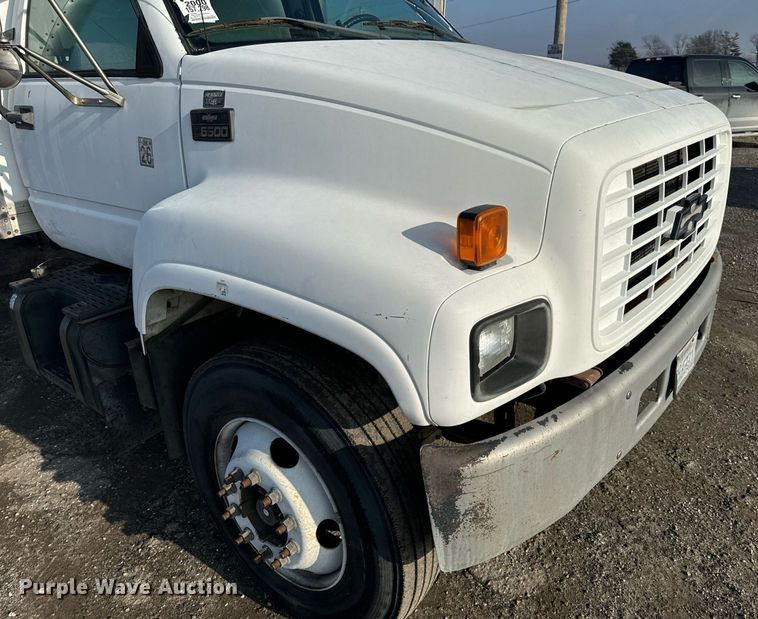 image for item NM9205 2000 Chevrolet C6500  box truck