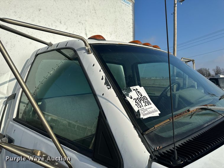 image for item NM9205 2000 Chevrolet C6500  box truck