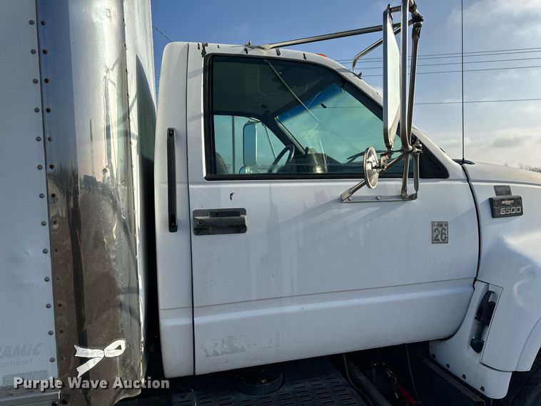 image for item NM9205 2000 Chevrolet C6500  box truck