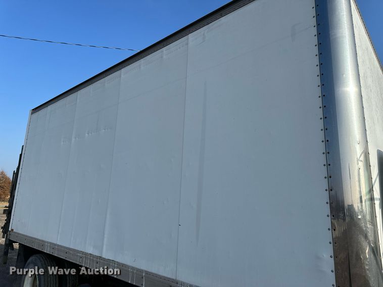 image for item NM9205 2000 Chevrolet C6500  box truck