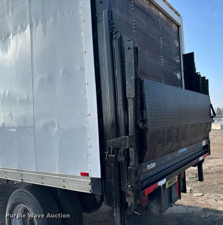 image for item NM9205 2000 Chevrolet C6500  box truck