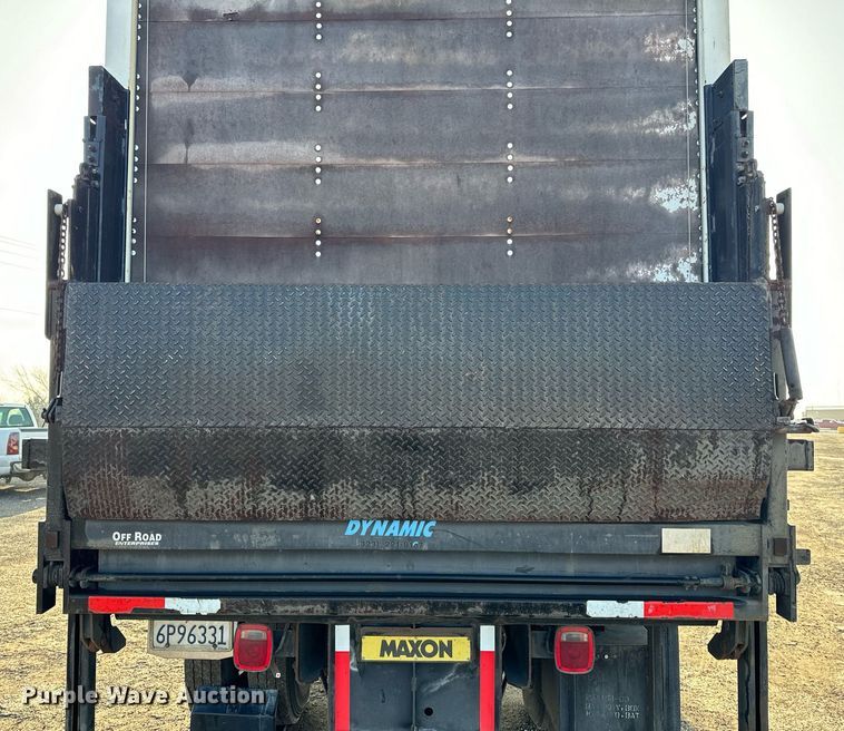 image for item NM9205 2000 Chevrolet C6500  box truck