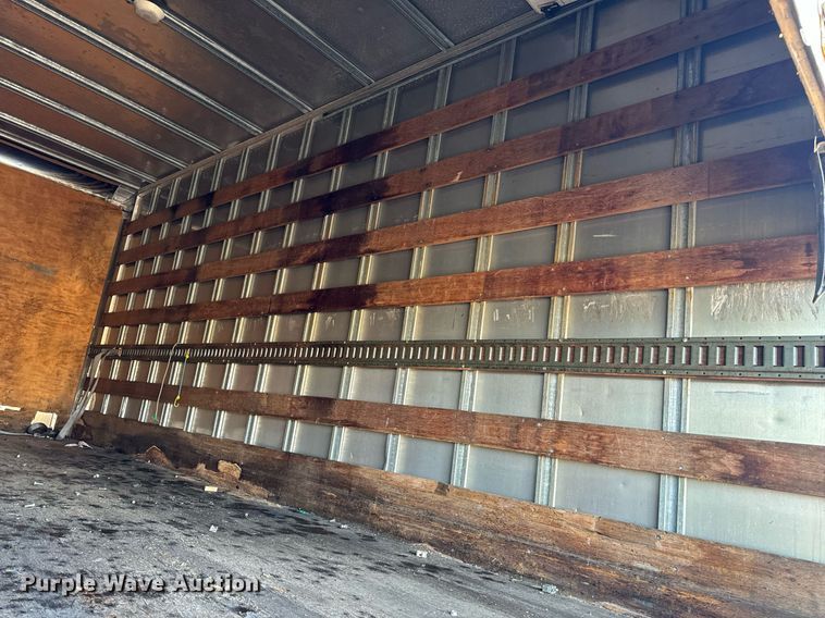 image for item NM9205 2000 Chevrolet C6500  box truck