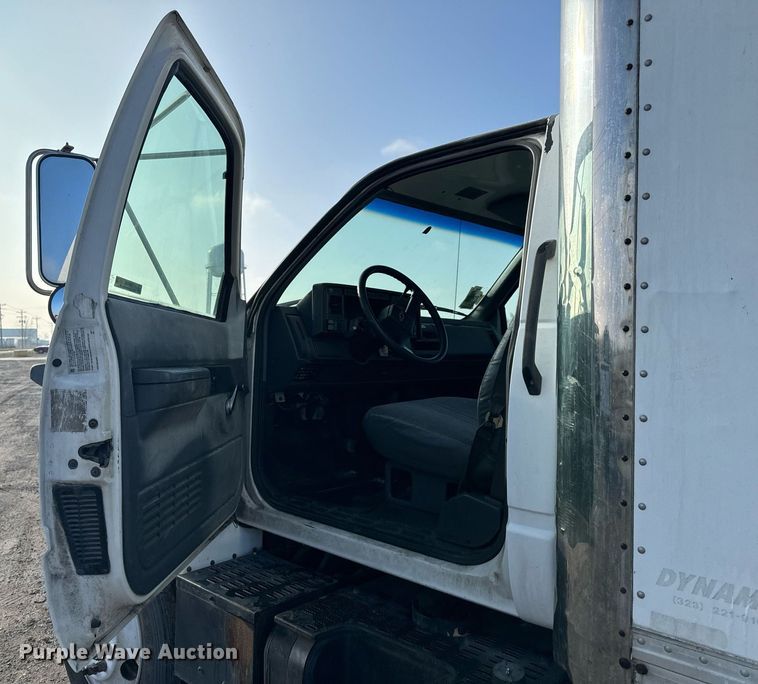 image for item NM9205 2000 Chevrolet C6500  box truck
