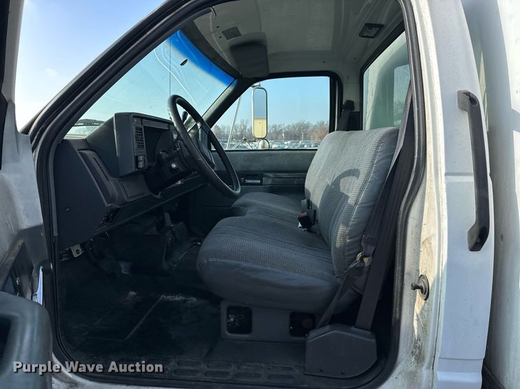 image for item NM9205 2000 Chevrolet C6500  box truck