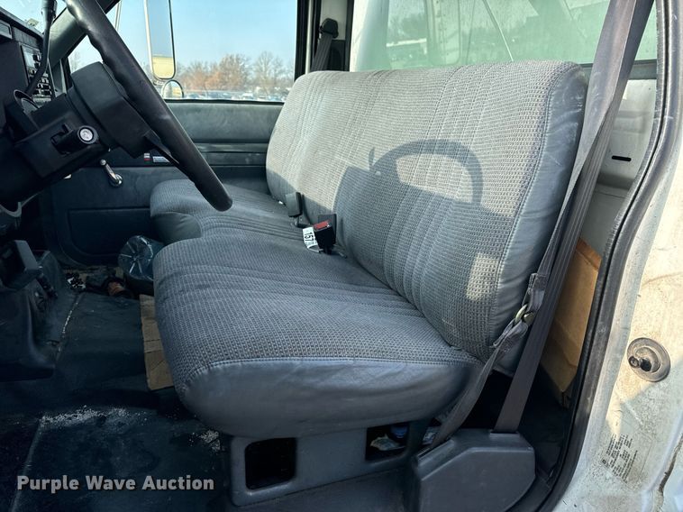 image for item NM9205 2000 Chevrolet C6500  box truck