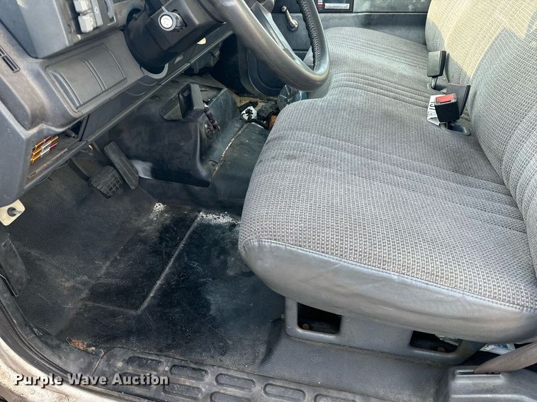 image for item NM9205 2000 Chevrolet C6500  box truck