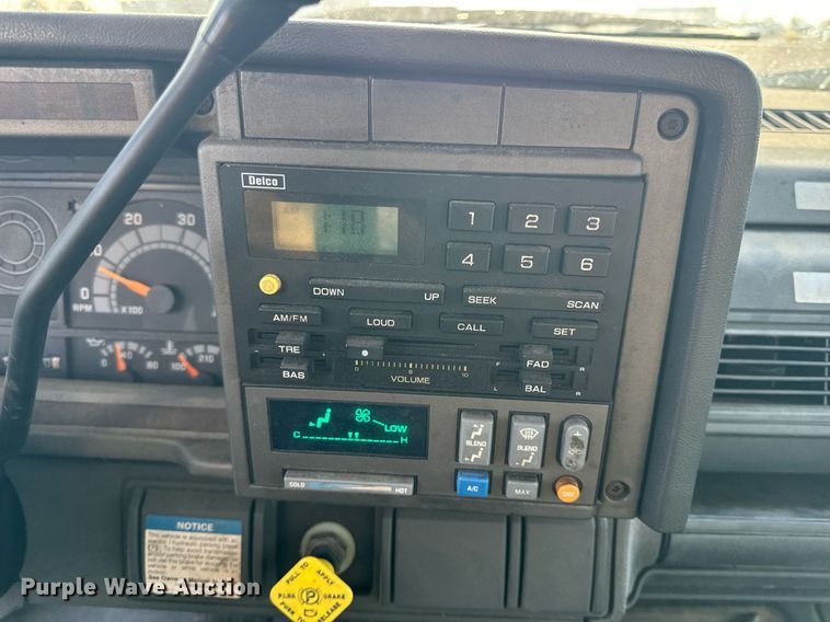 image for item NM9205 2000 Chevrolet C6500  box truck