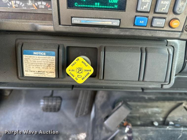 image for item NM9205 2000 Chevrolet C6500  box truck