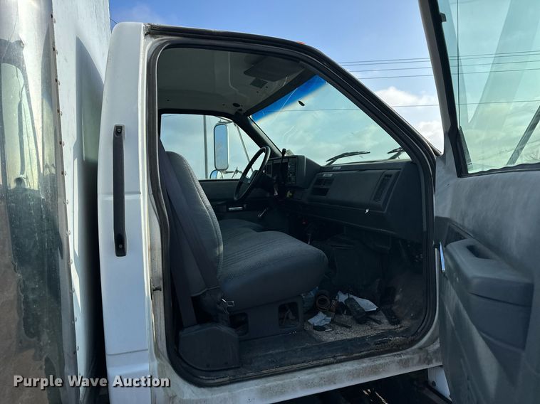 image for item NM9205 2000 Chevrolet C6500  box truck