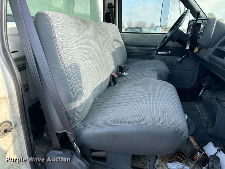 image for item NM9205 2000 Chevrolet C6500  box truck