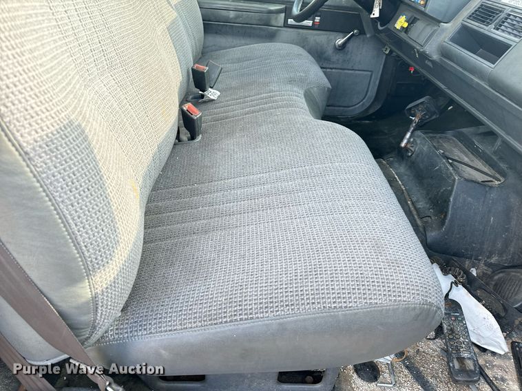 image for item NM9205 2000 Chevrolet C6500  box truck