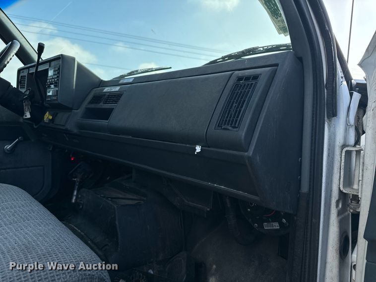 image for item NM9205 2000 Chevrolet C6500  box truck