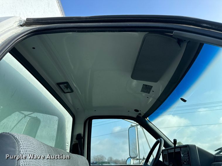 image for item NM9205 2000 Chevrolet C6500  box truck