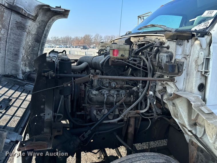 image for item NM9205 2000 Chevrolet C6500  box truck