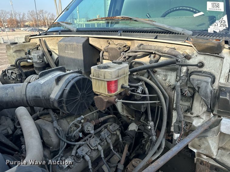 image for item NM9205 2000 Chevrolet C6500  box truck