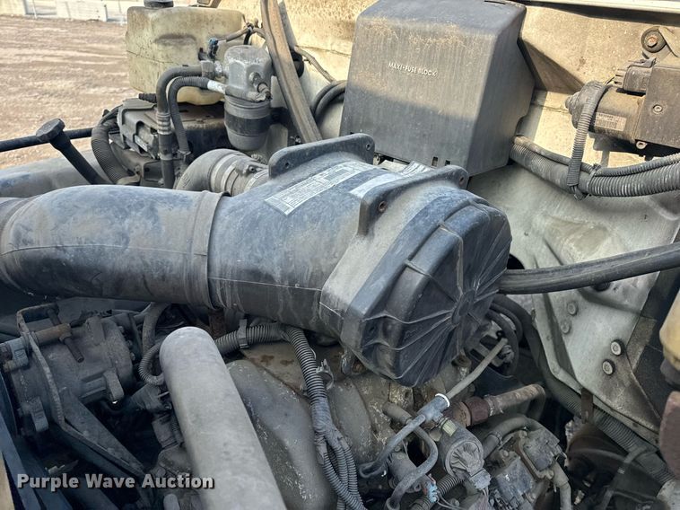 image for item NM9205 2000 Chevrolet C6500  box truck