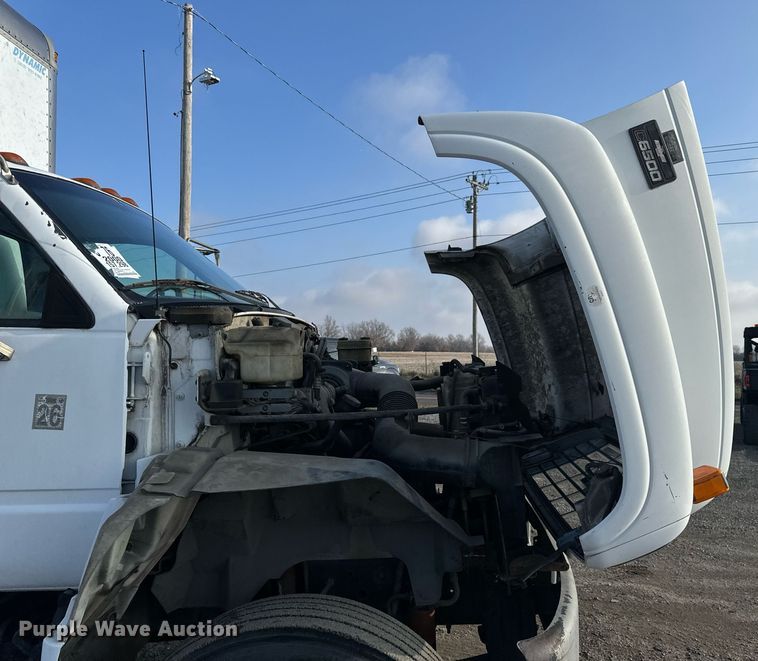 image for item NM9205 2000 Chevrolet C6500  box truck