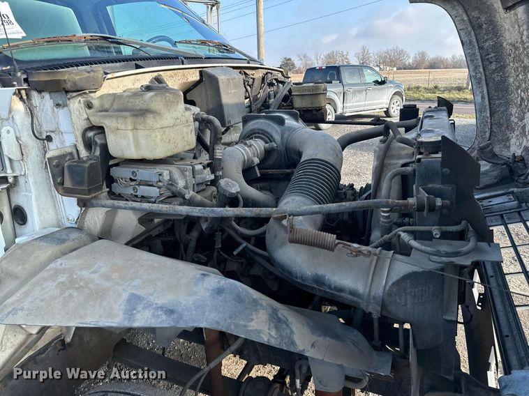 image for item NM9205 2000 Chevrolet C6500  box truck