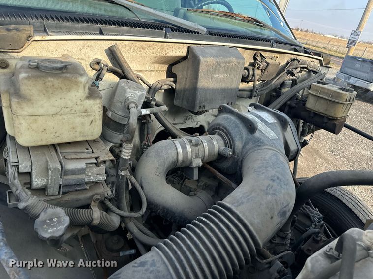 image for item NM9205 2000 Chevrolet C6500  box truck