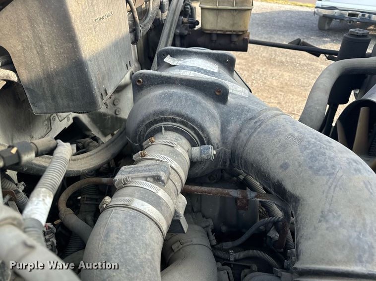 image for item NM9205 2000 Chevrolet C6500  box truck