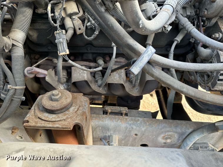 image for item NM9205 2000 Chevrolet C6500  box truck