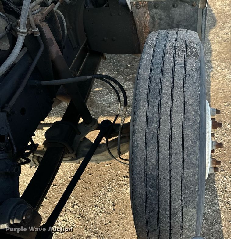 image for item NM9205 2000 Chevrolet C6500  box truck