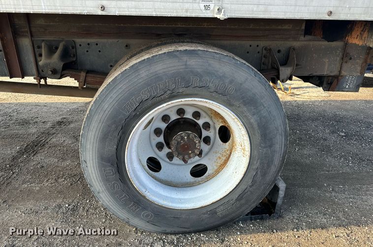 image for item NM9205 2000 Chevrolet C6500  box truck