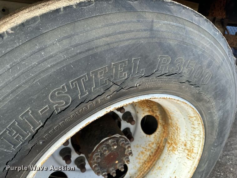 image for item NM9205 2000 Chevrolet C6500  box truck