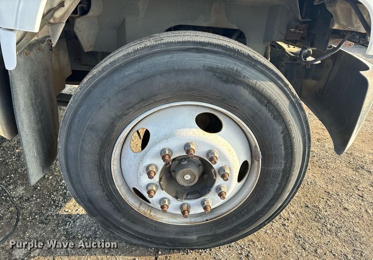 image for item NM9205 2000 Chevrolet C6500  box truck