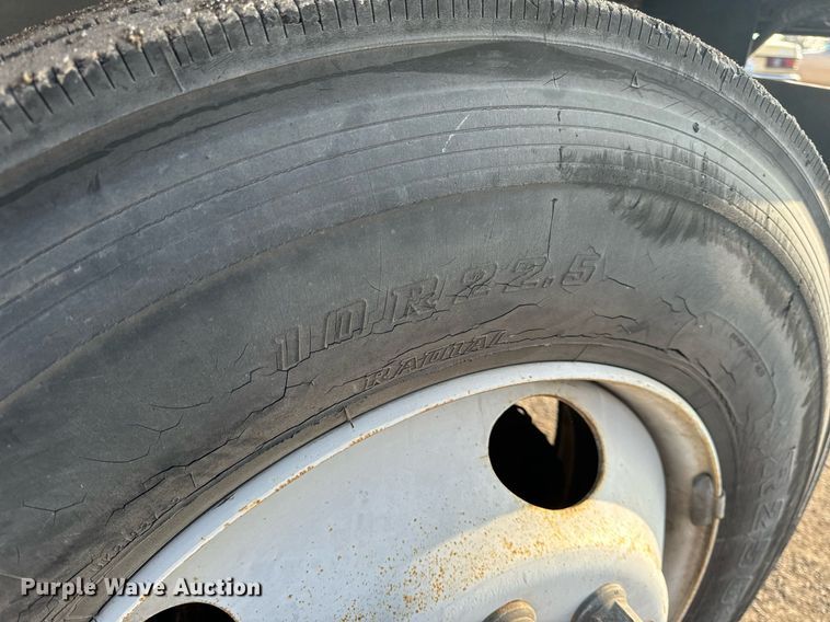 image for item NM9205 2000 Chevrolet C6500  box truck