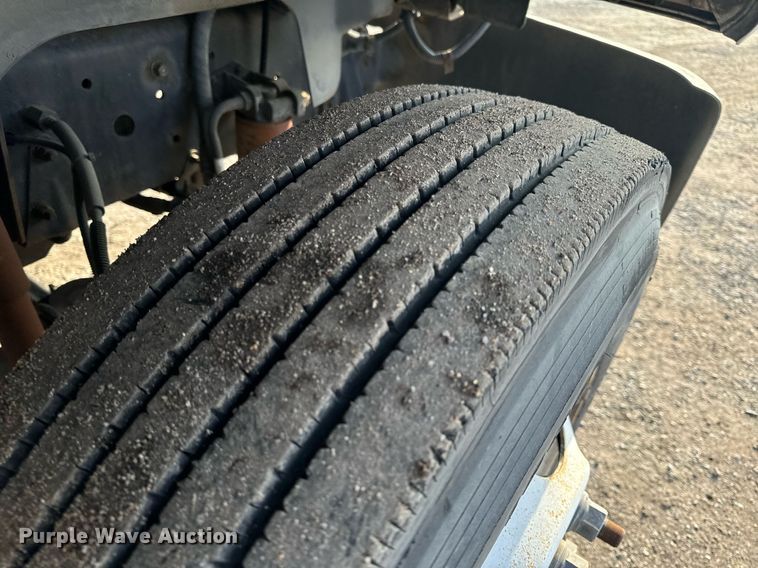 image for item NM9205 2000 Chevrolet C6500  box truck