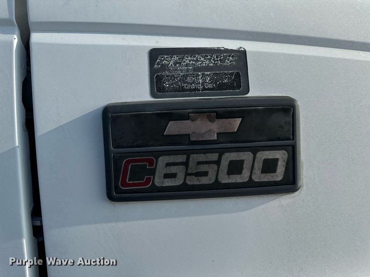 image for item NM9205 2000 Chevrolet C6500  box truck