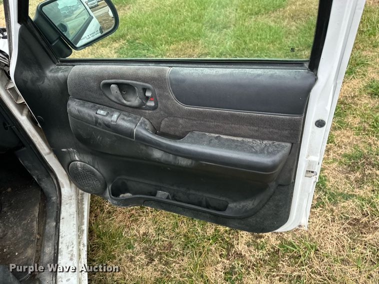 image for item NO9415 2000 GMC Jimmy  SUV