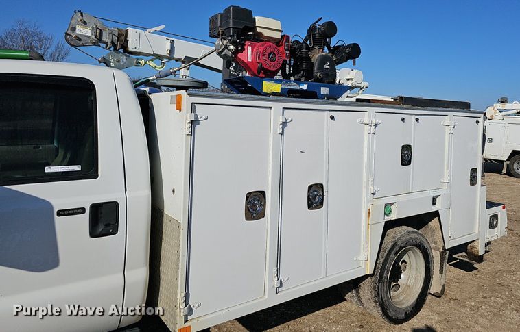 image for item NP9299 2008 Ford F550 Super Duty XLT  utility / service truck