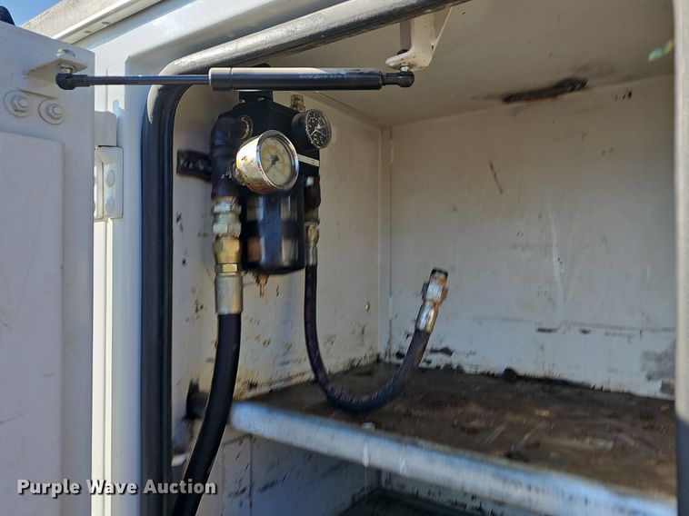 image for item NP9299 2008 Ford F550 Super Duty XLT  utility / service truck