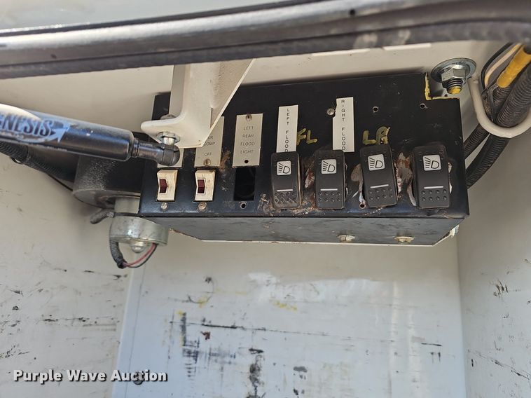 image for item NP9299 2008 Ford F550 Super Duty XLT  utility / service truck