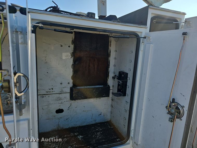 image for item NP9299 2008 Ford F550 Super Duty XLT  utility / service truck