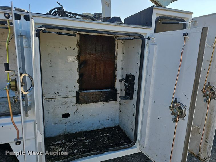 image for item NP9299 2008 Ford F550 Super Duty XLT  utility / service truck