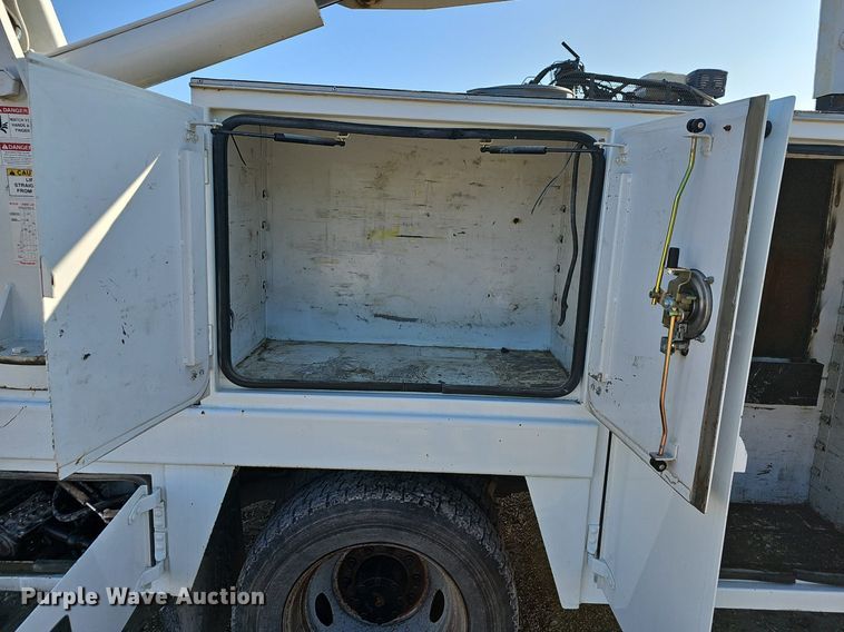 image for item NP9299 2008 Ford F550 Super Duty XLT  utility / service truck